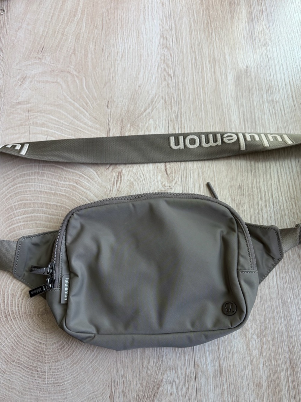 Lululemon Nomad Belt Bag 2L with Branded Strap - Picture 6 of 9